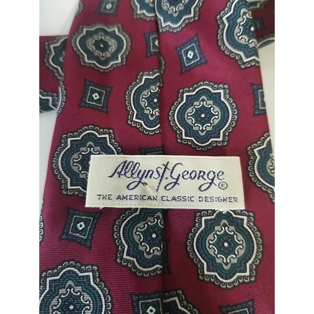 Allyn St. George Mens Geometric‎ Polyester Neck Tie Burgundy Red 57x3.5